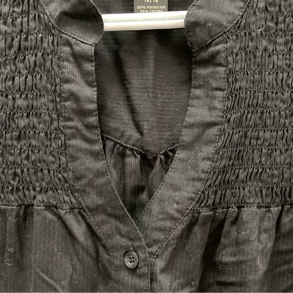 Lane Bryant Size 14/16 Black Blouse V Neckline, Short Sleeve, Button Down - Picture 4 of 6